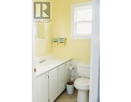 38 Beach Road thumbnail 32