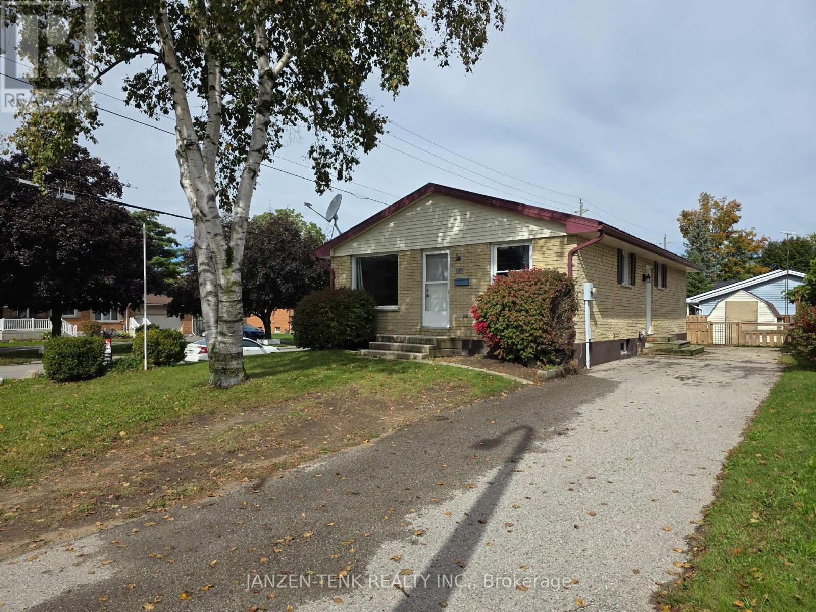 119 Moore Avenue, Aylmer