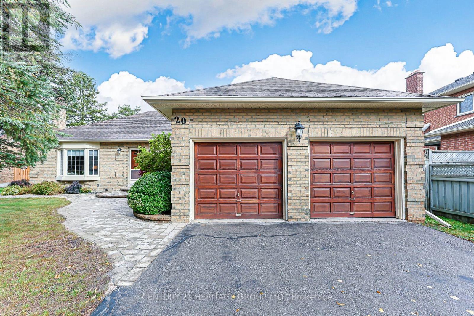 20 Simmons Crescent, Aurora, ON photo 1