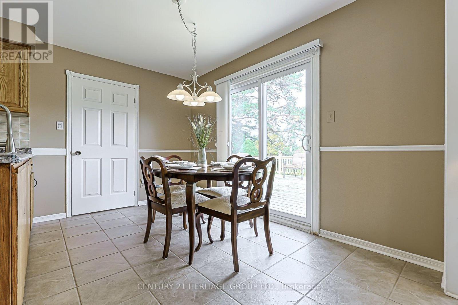 20 SIMMONS CRESCENT - 10