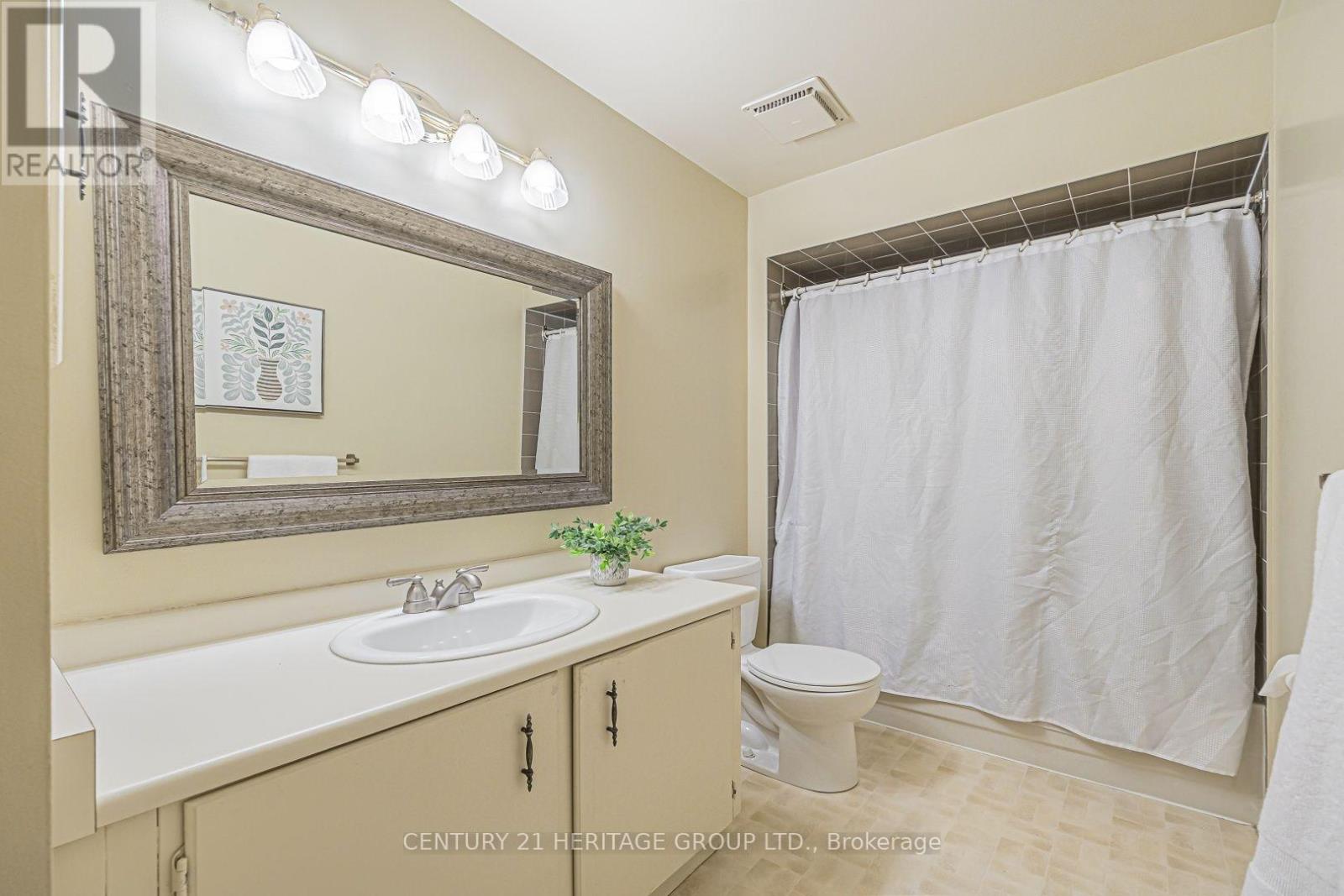 20 SIMMONS CRESCENT - 16