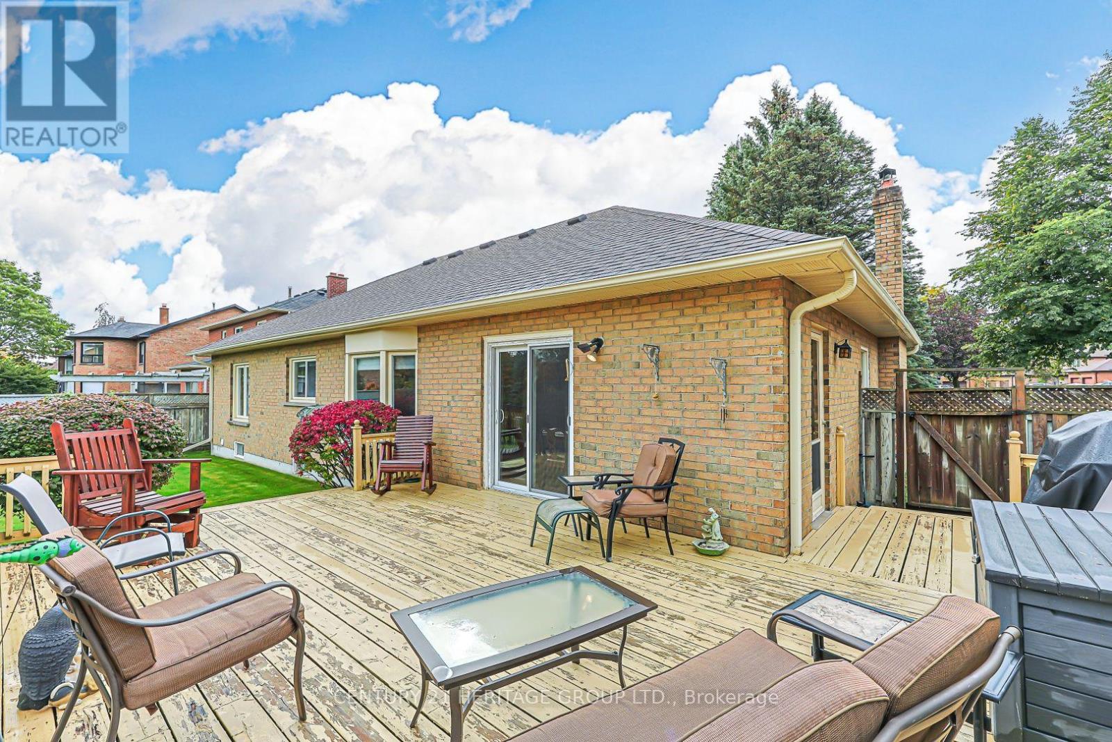 20 SIMMONS CRESCENT - 19