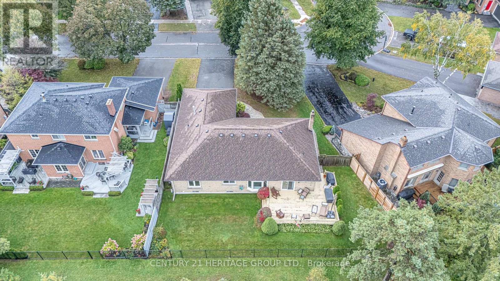 20 SIMMONS CRESCENT - 22