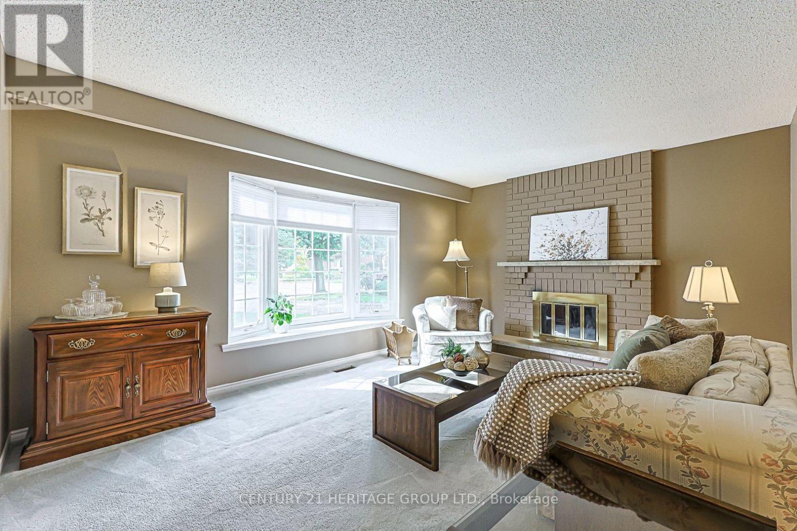 20 SIMMONS CRESCENT - 5