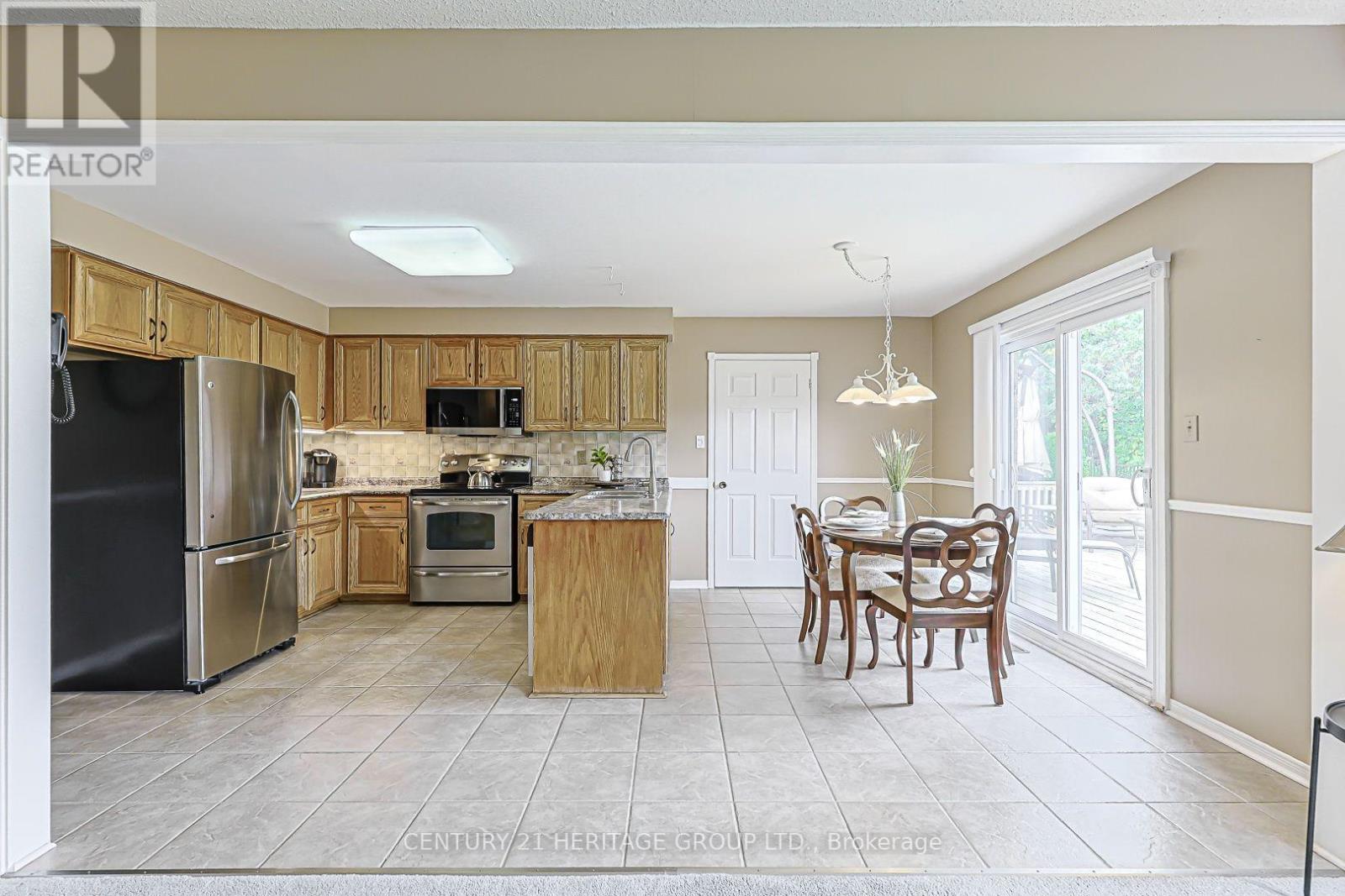 20 Simmons Crescent, Aurora, ON photo 8