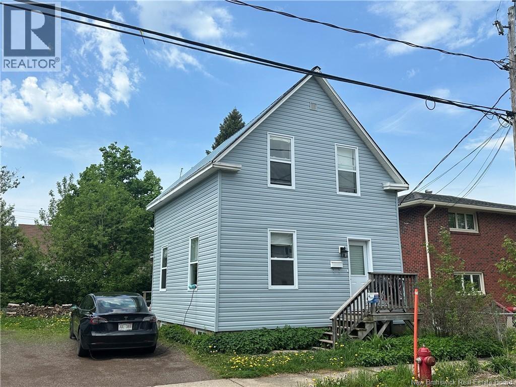 496 Robinson Street - 1
