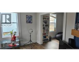 496 Robinson Street, photo 2
