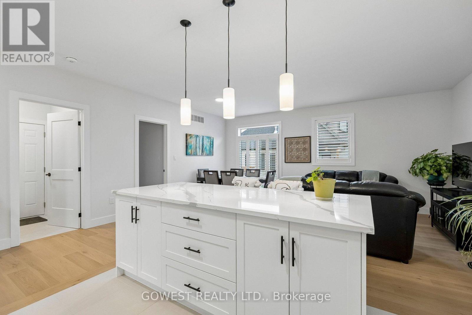 #23 2797 RED MAPLE AVENUE - 17