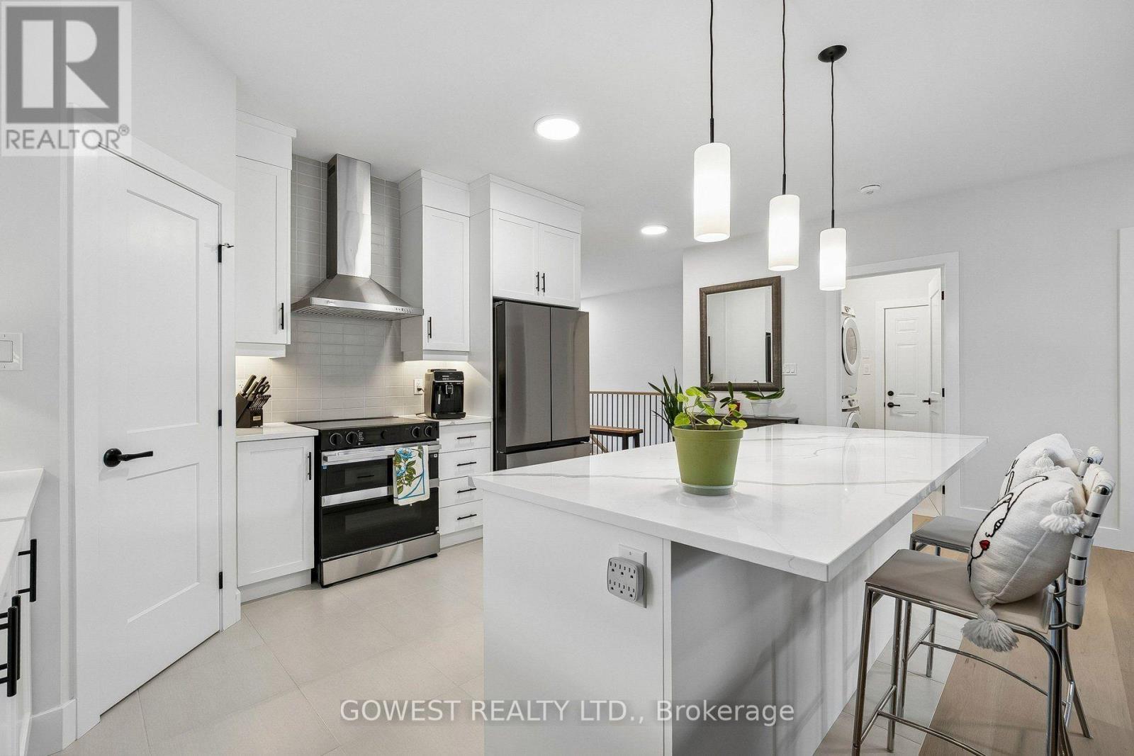 #23 2797 RED MAPLE AVENUE - 18