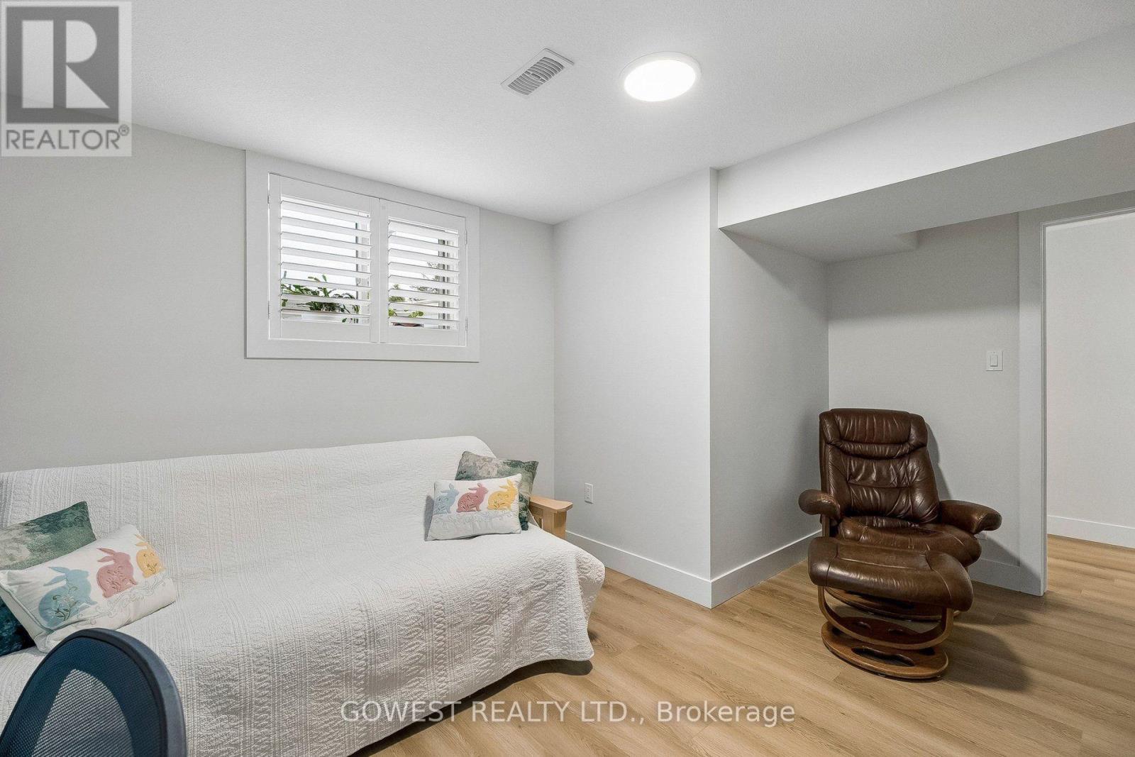 #23 2797 RED MAPLE AVENUE - 33