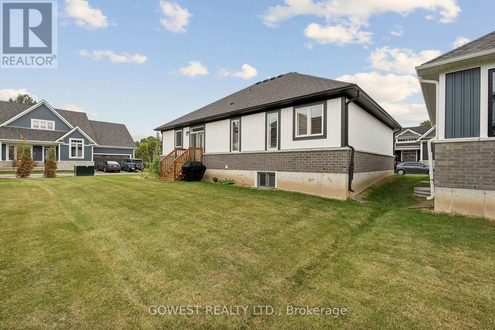 #23 2797 RED MAPLE AVENUE - 38