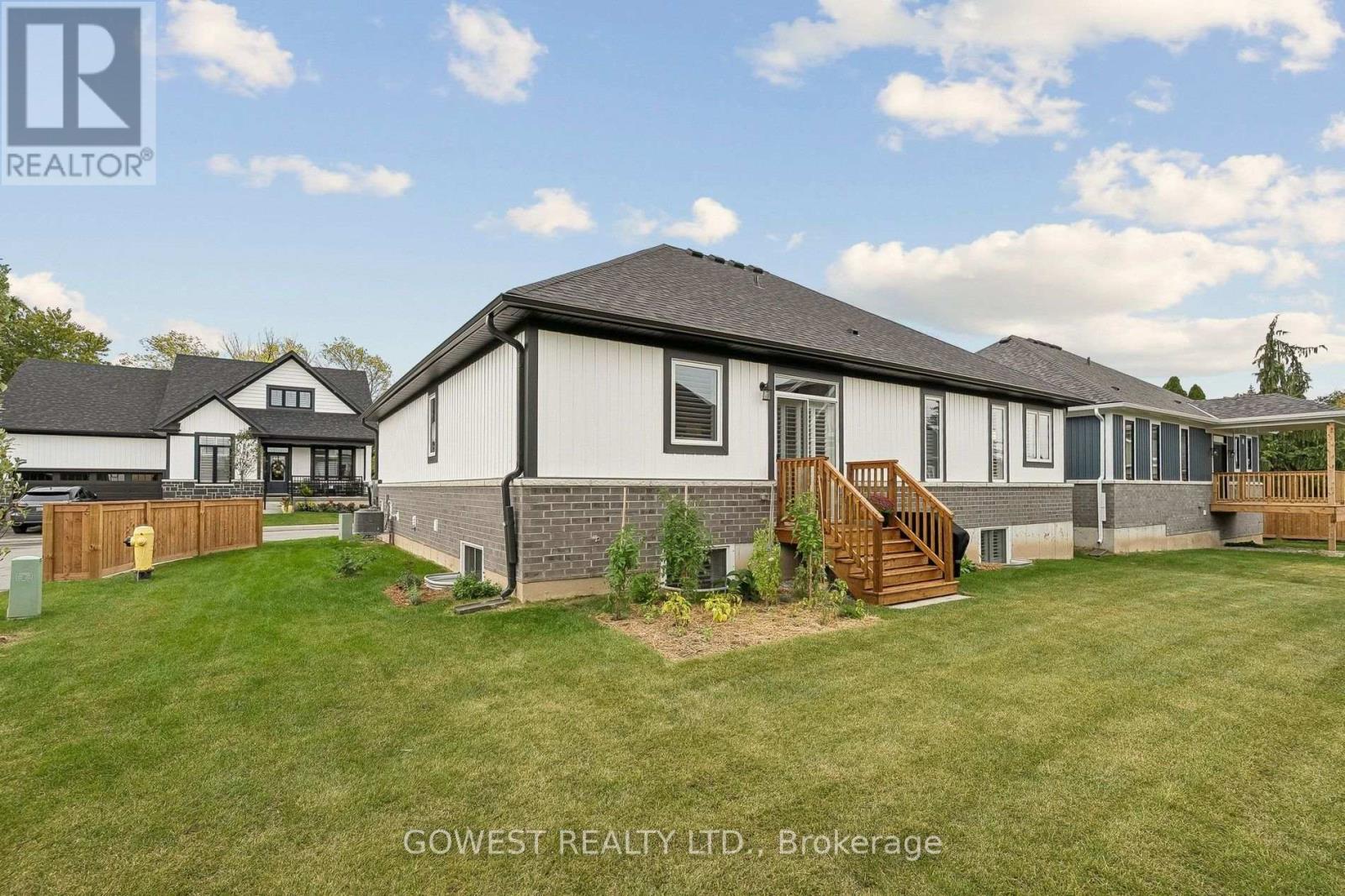 #23 2797 RED MAPLE AVENUE - 40