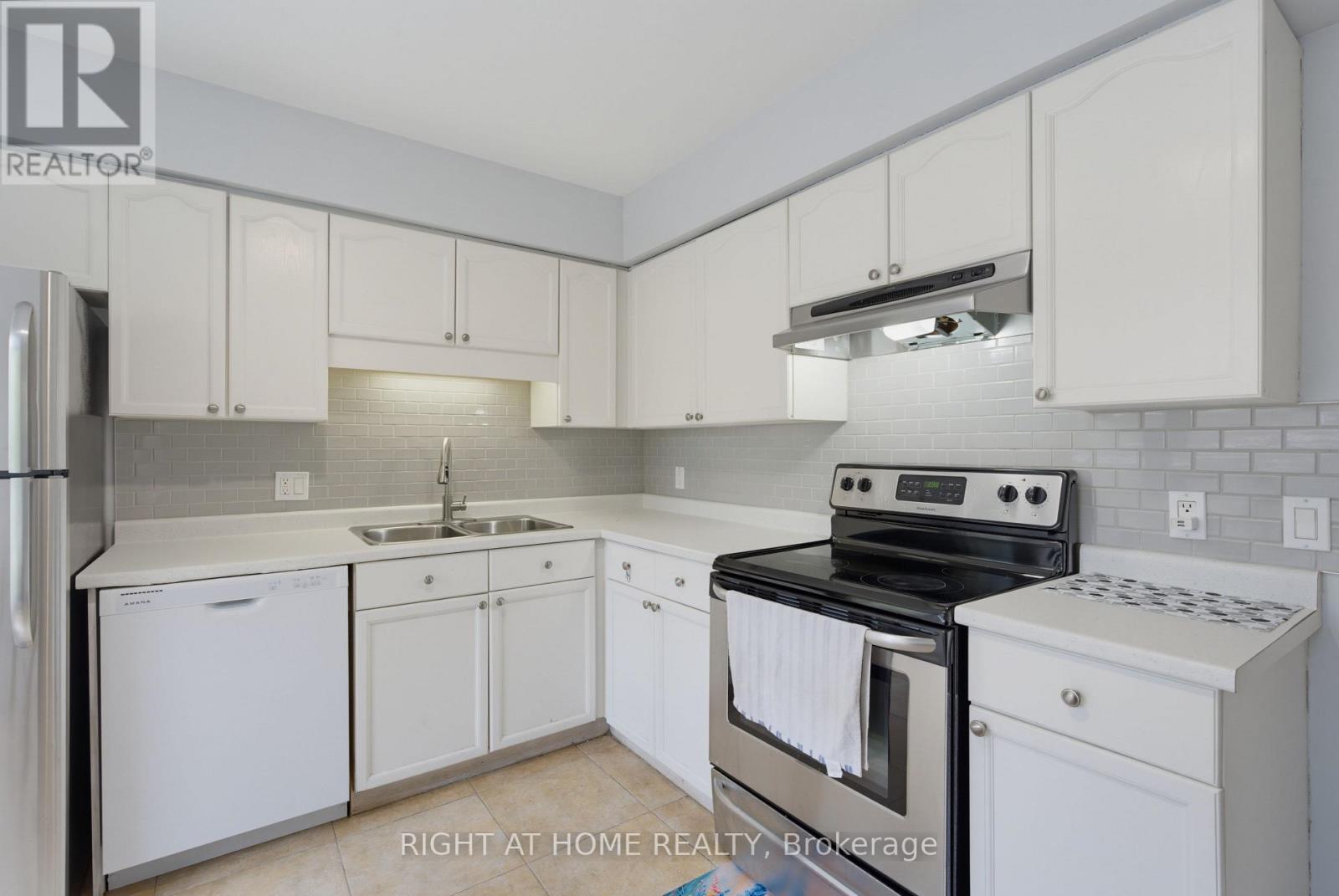 #14 1548 RICHMOND STREET - 15