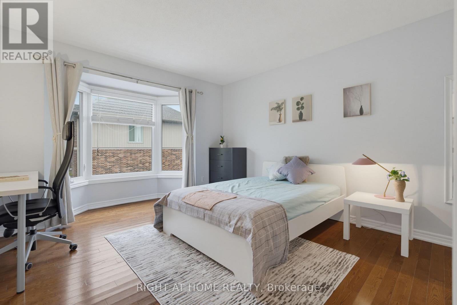#14 1548 RICHMOND STREET - 26