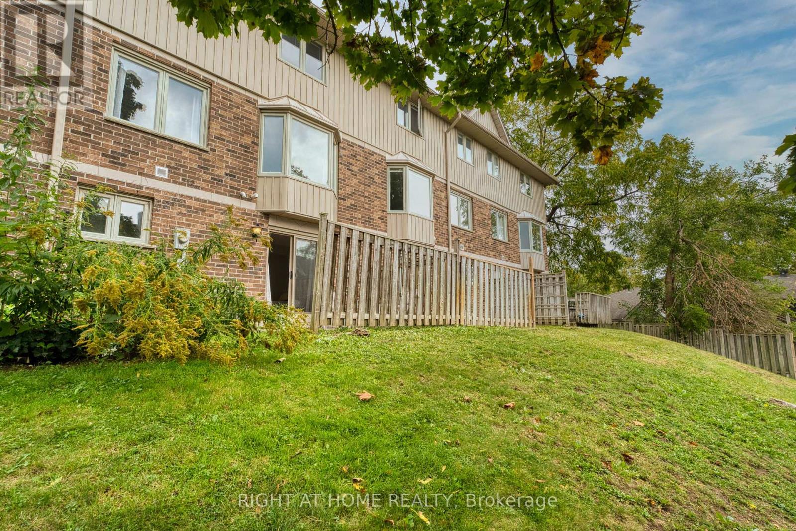 #14 1548 RICHMOND STREET - 36