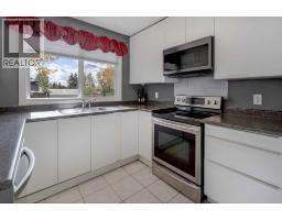 Primary Bedroom - 325 Flett Drive Ne, Airdrie, AB T4B1N1 Photo 9