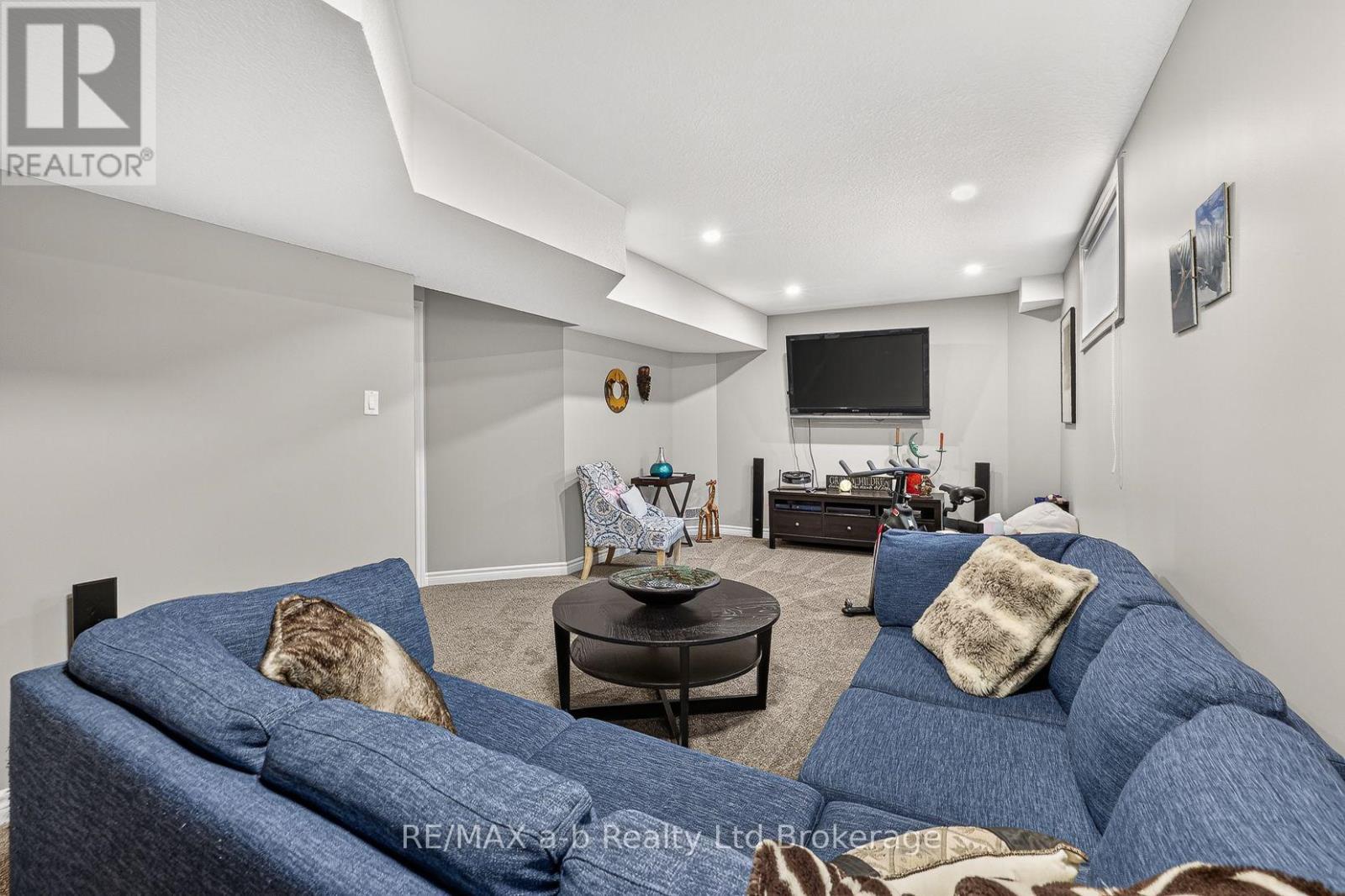 #9 175 INGERSOLL STREET N - Image 31