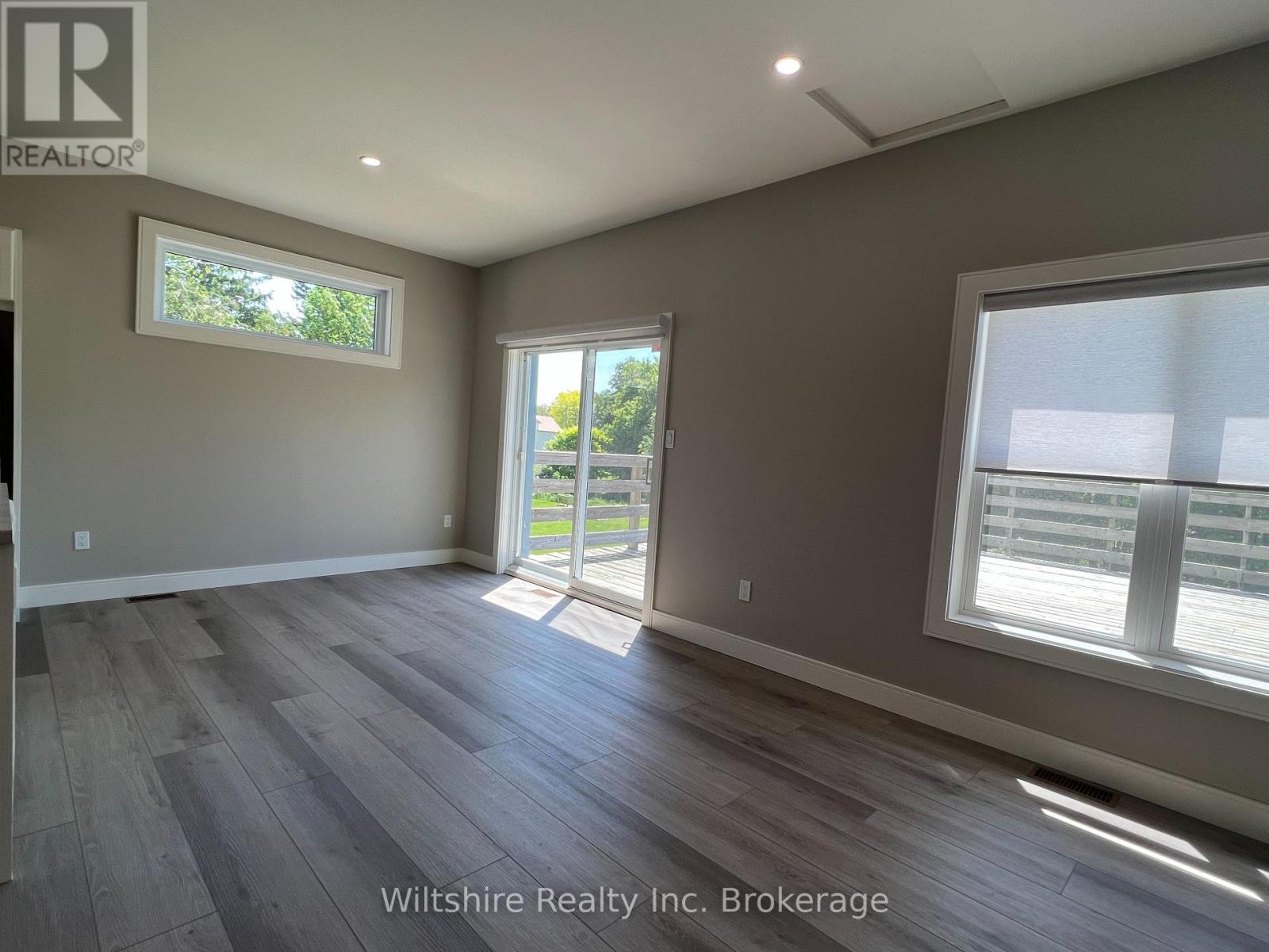 407 MAIN STREET E - 29
