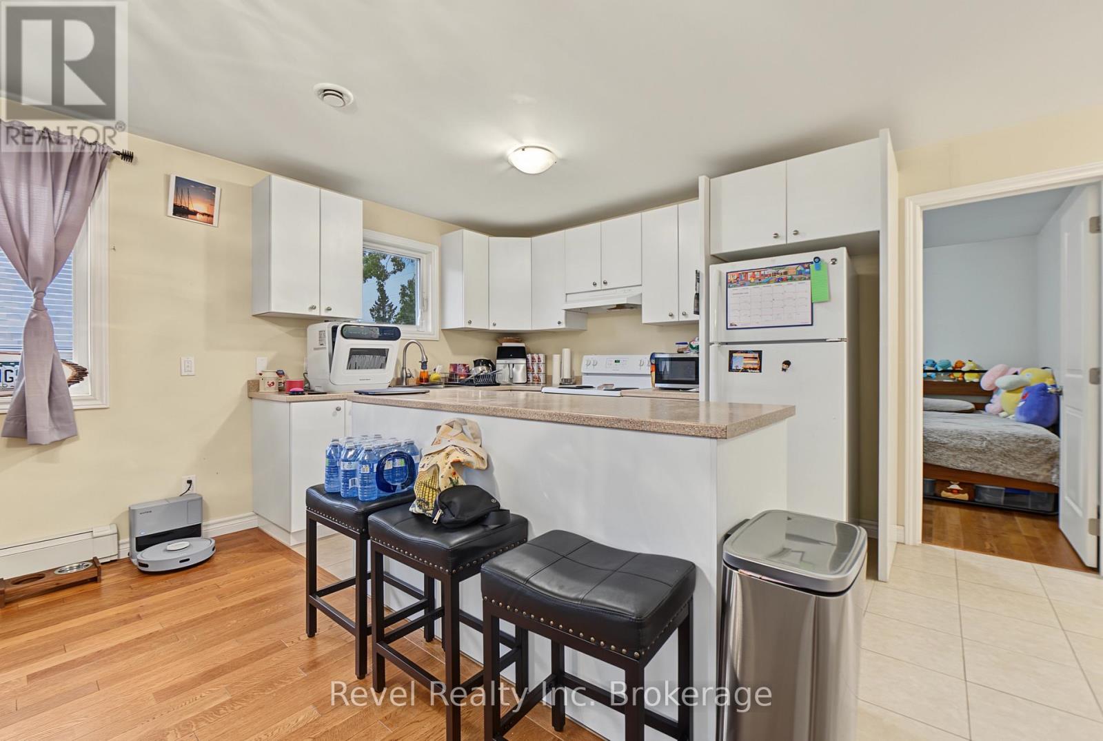 373 FIRST AVENUE E - 28