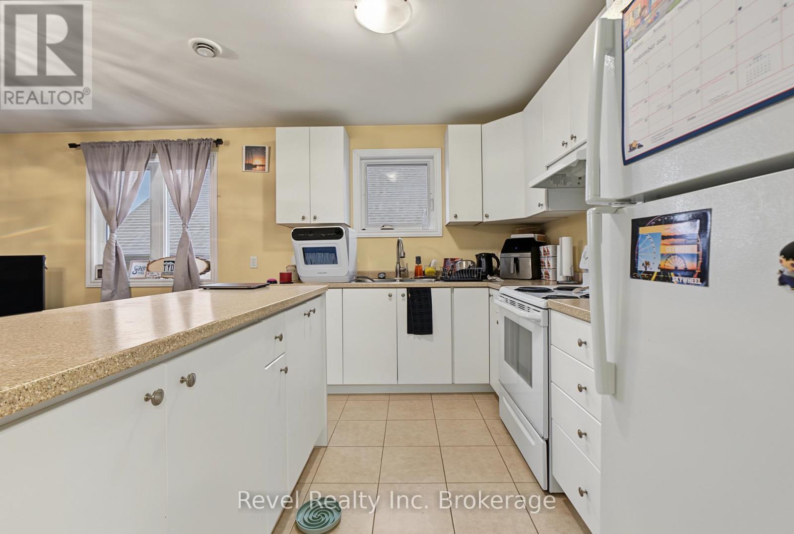 373 FIRST AVENUE E - 29