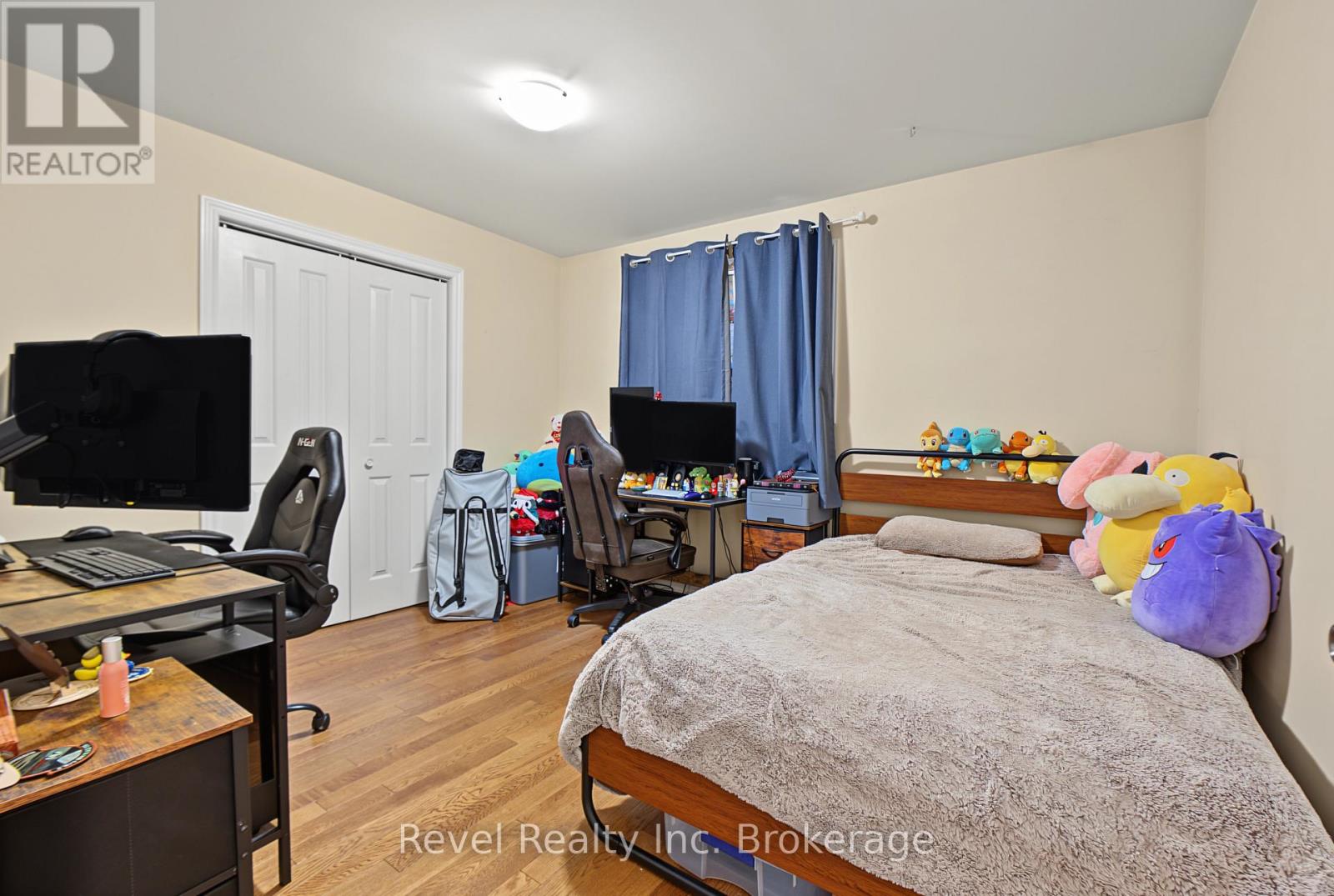 373 FIRST AVENUE E - 31