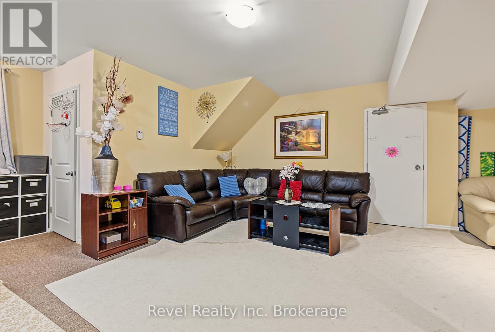 373 FIRST AVENUE E - 38