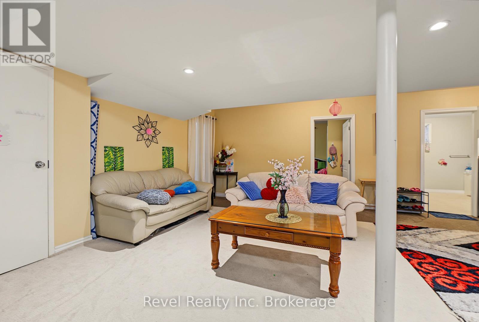 373 FIRST AVENUE E - 39