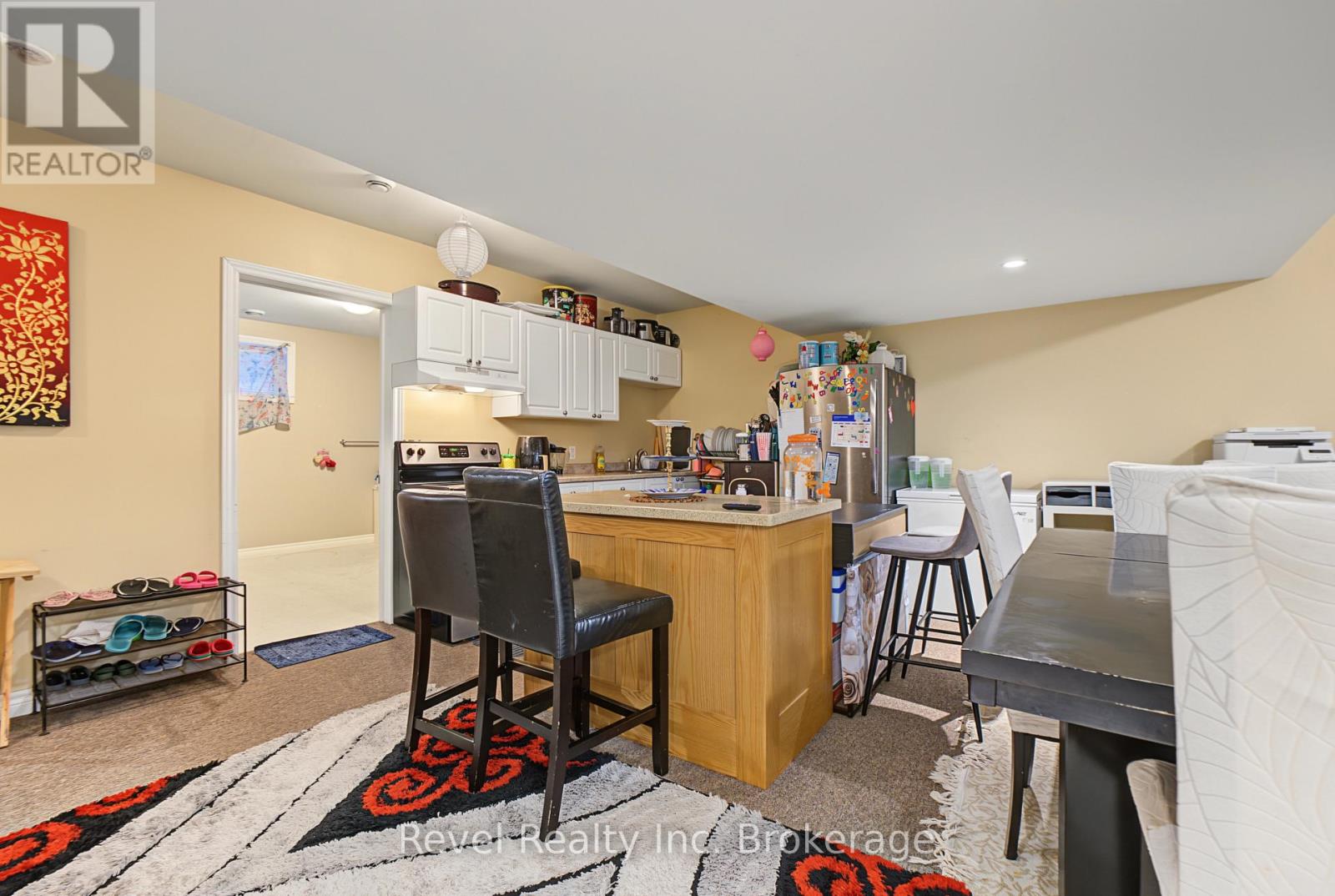 373 FIRST AVENUE E - 40