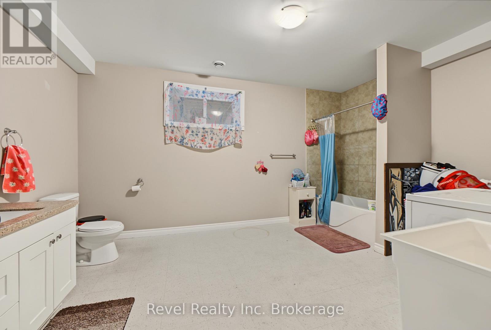 373 FIRST AVENUE E - 41