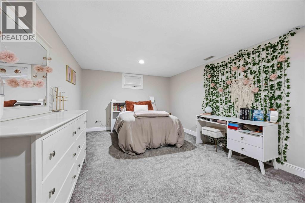 957 KENSINGTON BOULEVARD - 21