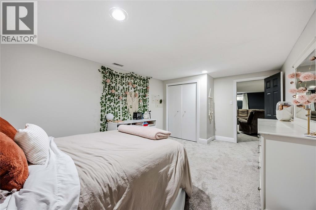 957 KENSINGTON BOULEVARD - 22