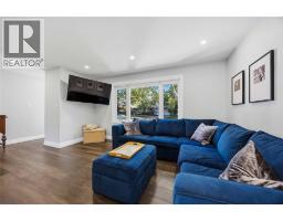 Foyer - 957 Kensington Boulevard, Sarnia, ON N7S1M9 Photo 11