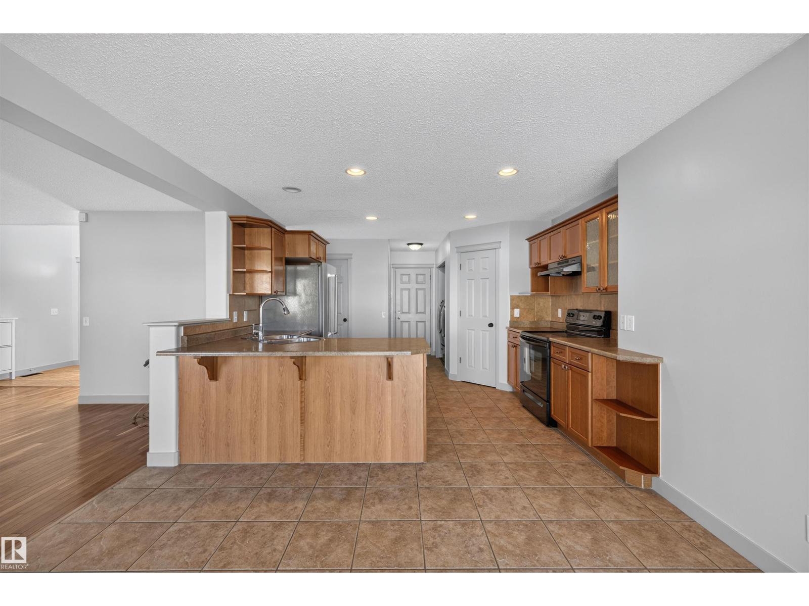 6116 8 AV SW - Image 32