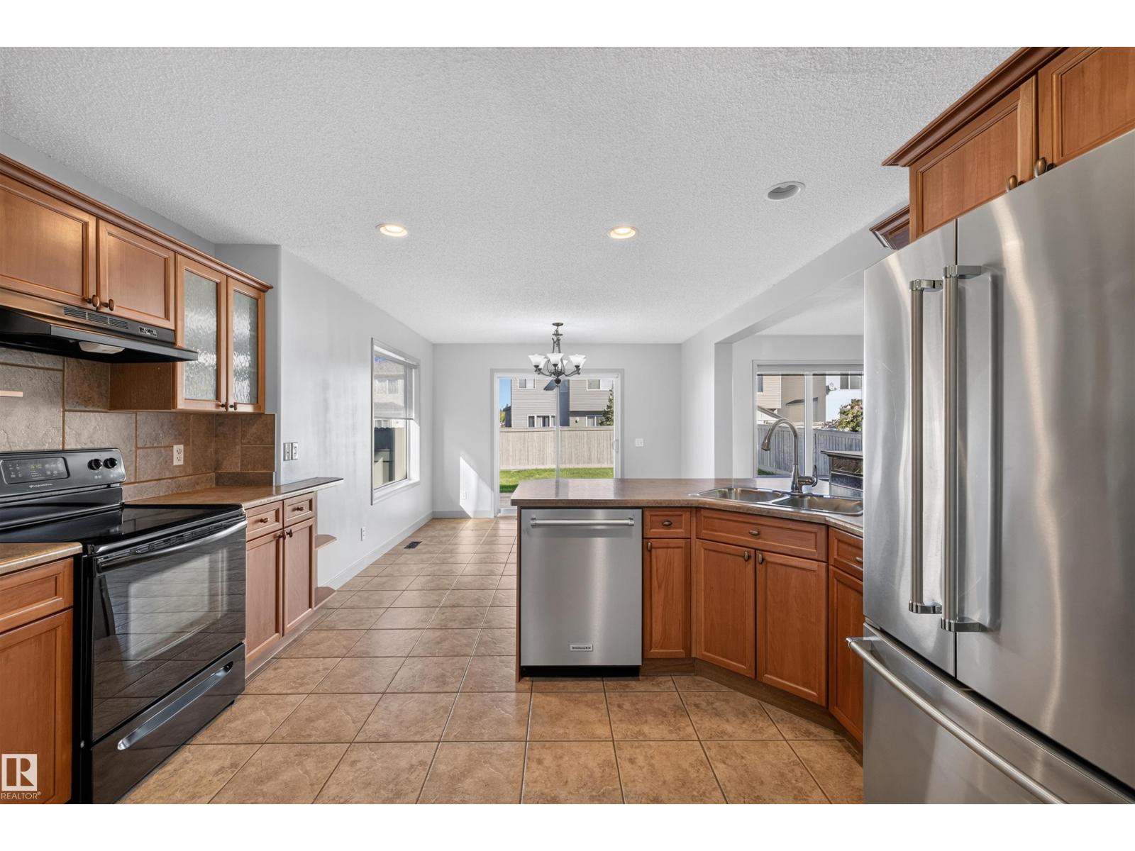 6116 8 AV SW - 35