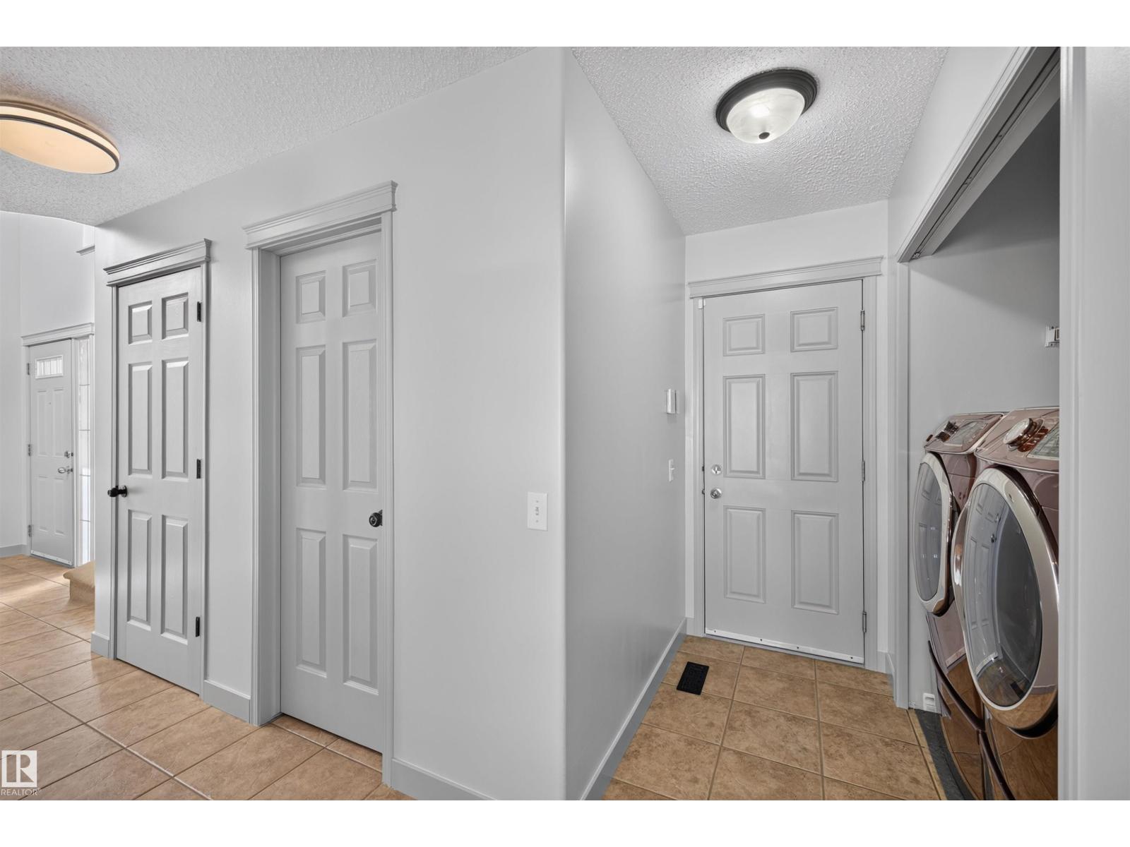 6116 8 AV SW - Image 36