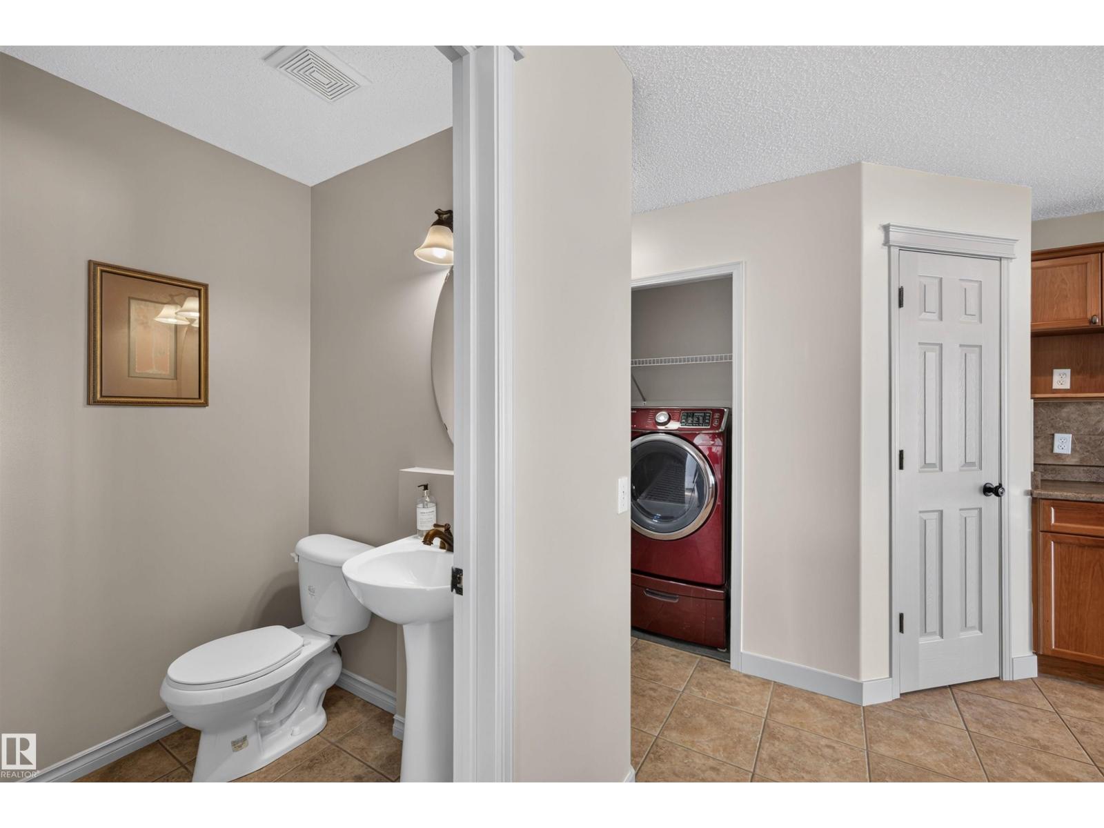 6116 8 AV SW - Image 38