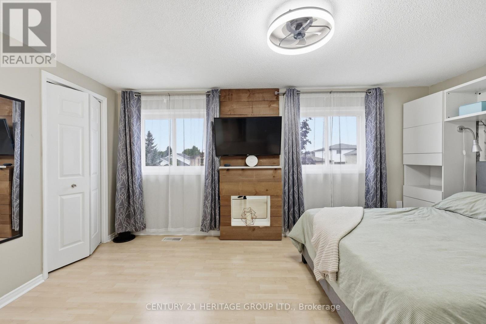 467 TEMPLEMEAD DRIVE - 19
