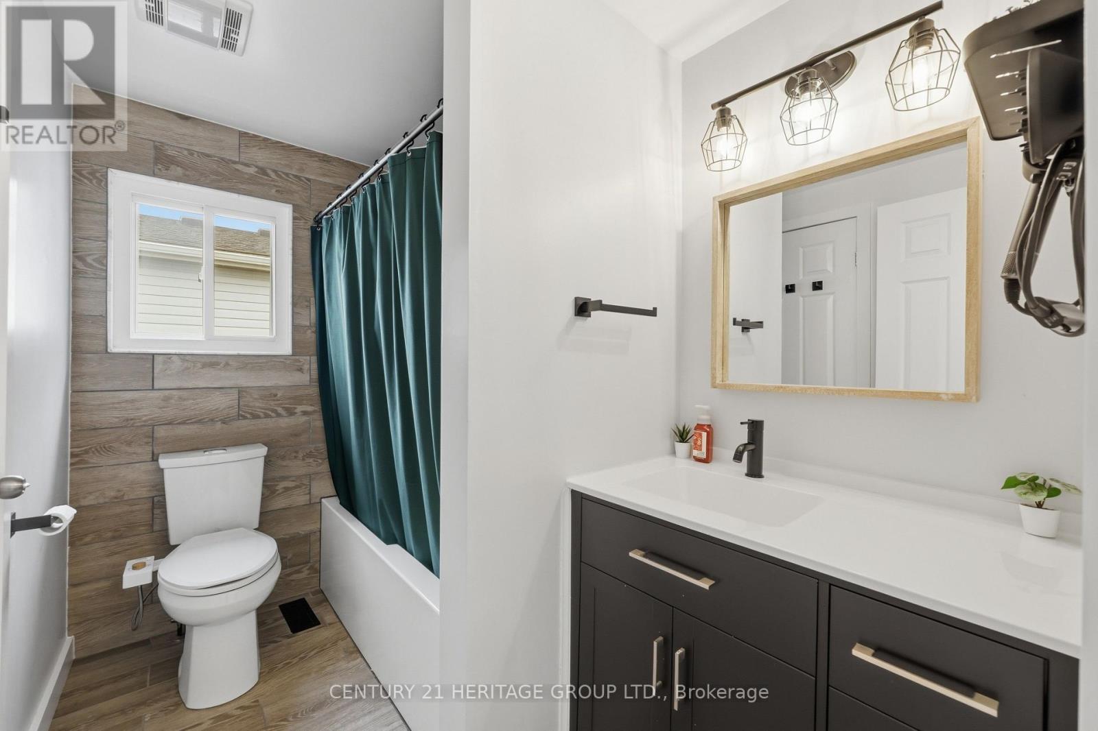 467 TEMPLEMEAD DRIVE - 21