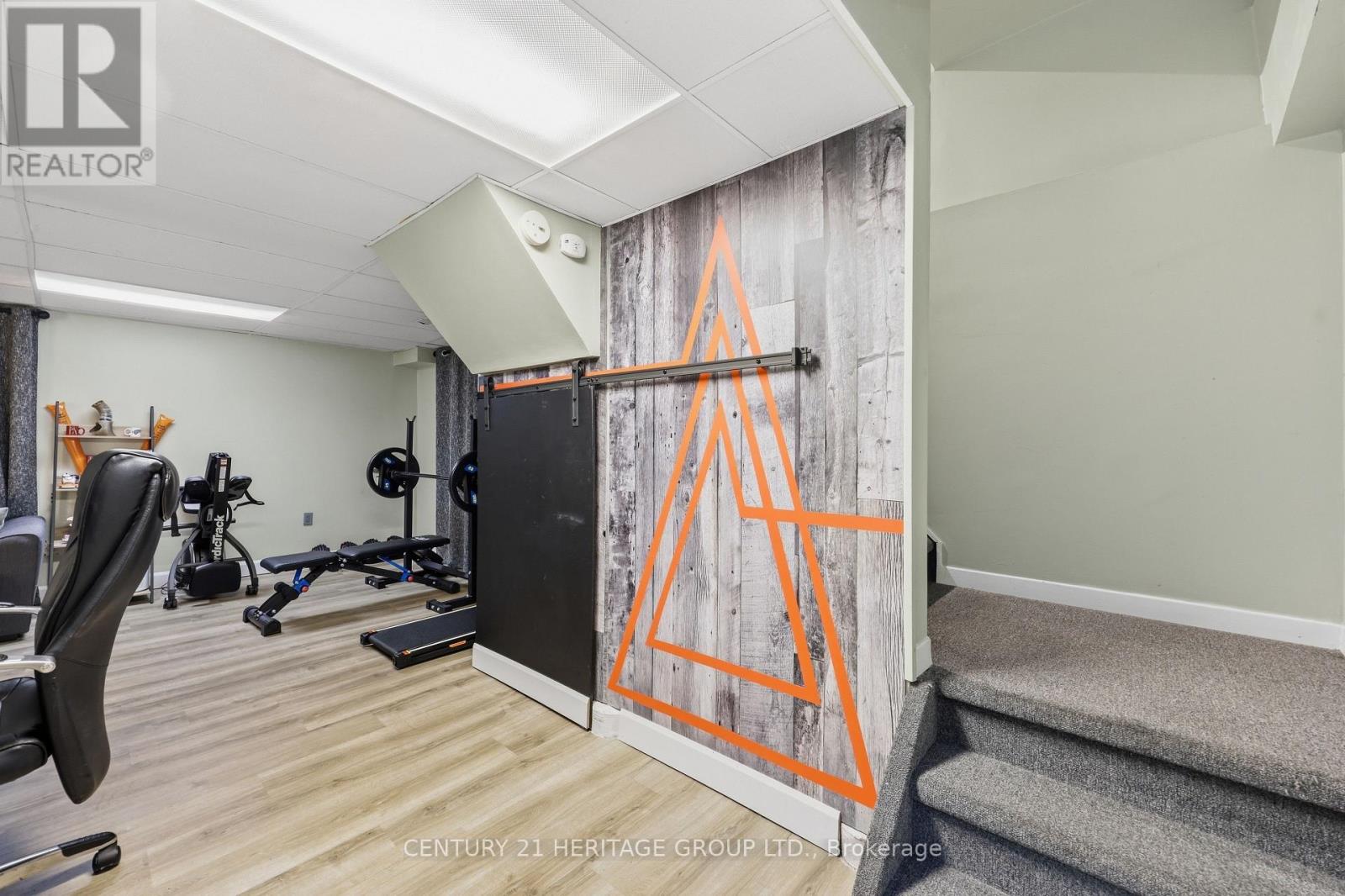 467 TEMPLEMEAD DRIVE - 24