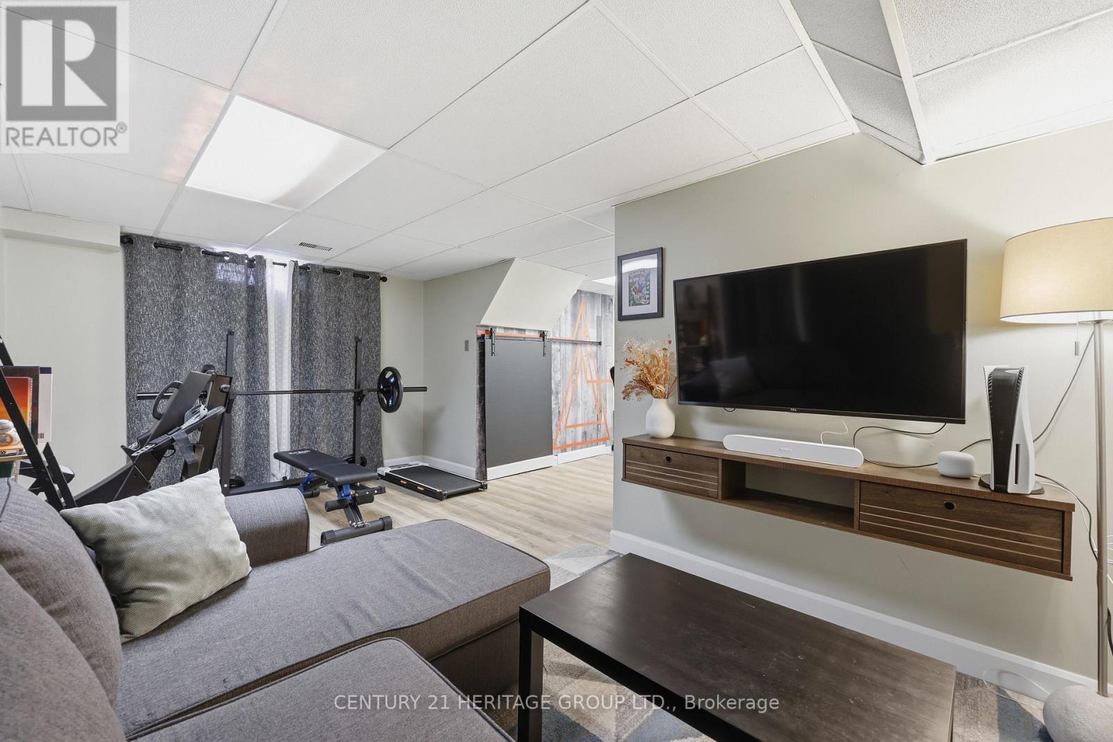 467 TEMPLEMEAD DRIVE - 27