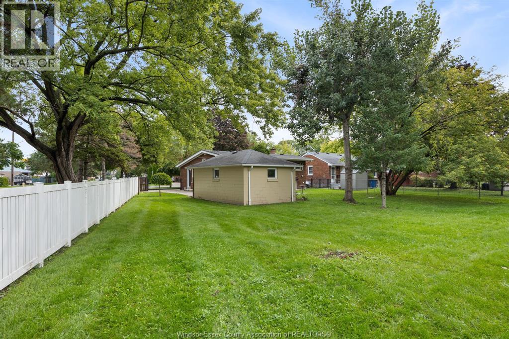 1109 Parkview AVENUE - Image 25