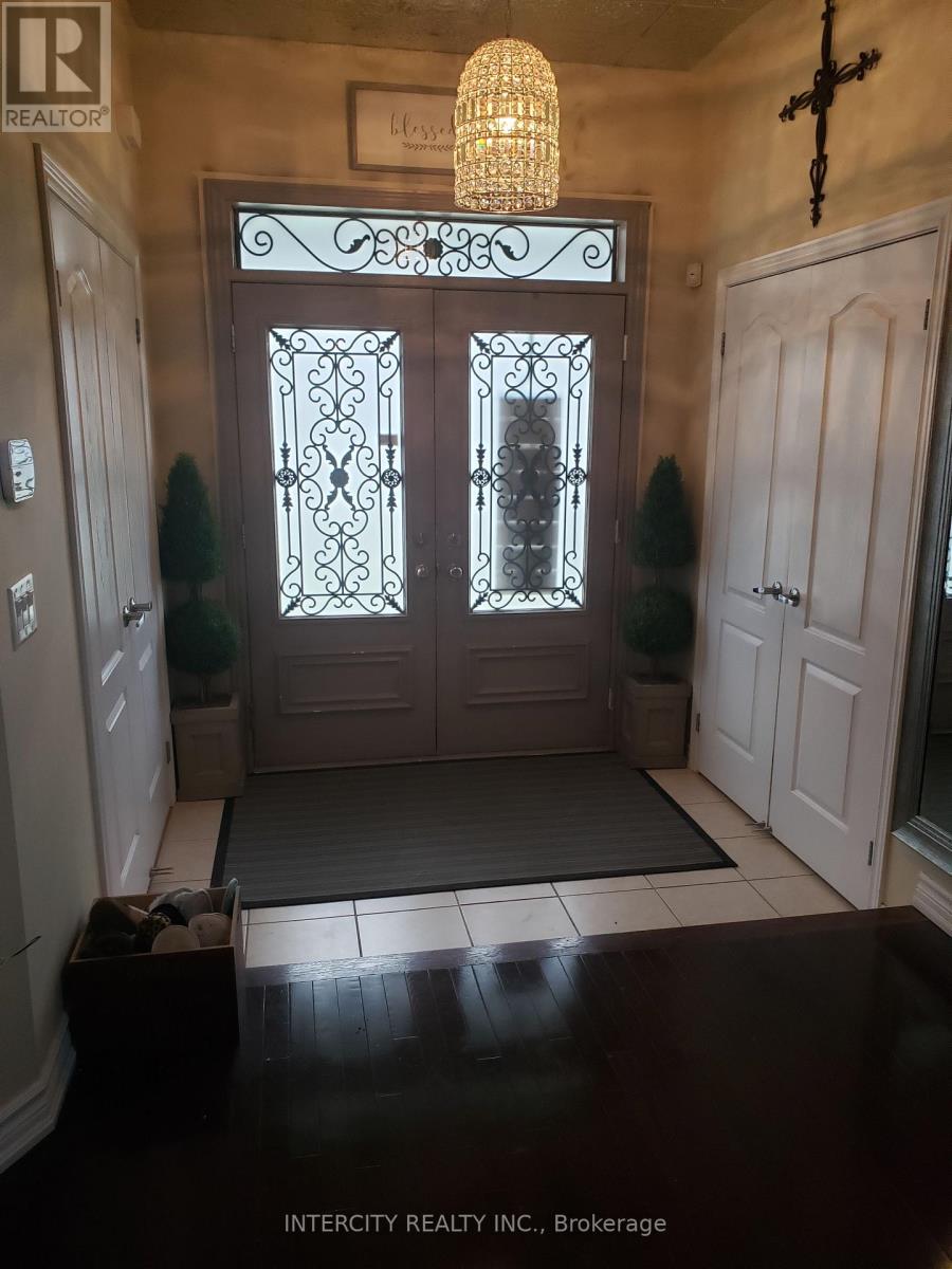 Photo 2 of 59 Alysha Way, Vaughan (Patterson)