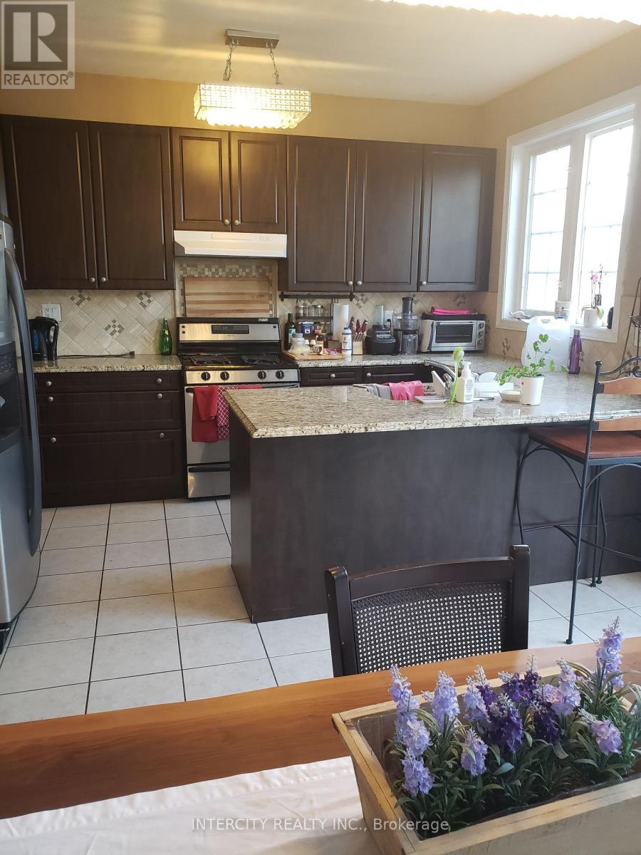 Photo 3 of 59 Alysha Way, Vaughan (Patterson)