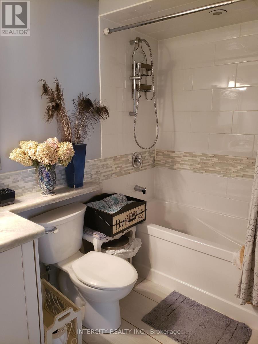 Photo 10 of 59 Alysha Way, Vaughan (Patterson)