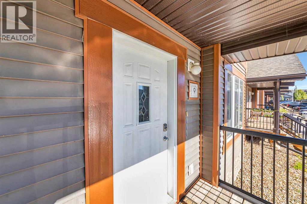 #9, 4738 13 Street - 3