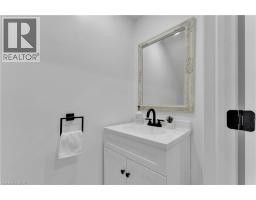 4pc Bathroom - 237 West Avenue N, Hamilton, ON L8L5C8 Photo 6