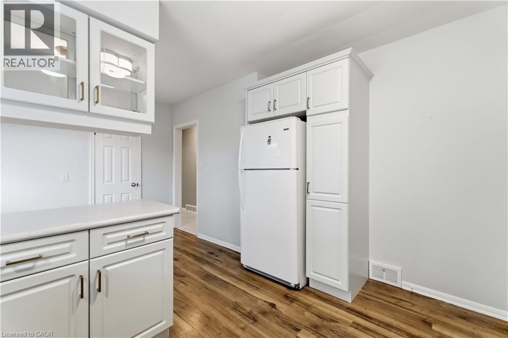 4 Regina Avenue — photo 12