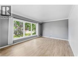 Eat in kitchen - 4 Regina Avenue, St  Catharines, ON L2M3G6 Photo 6