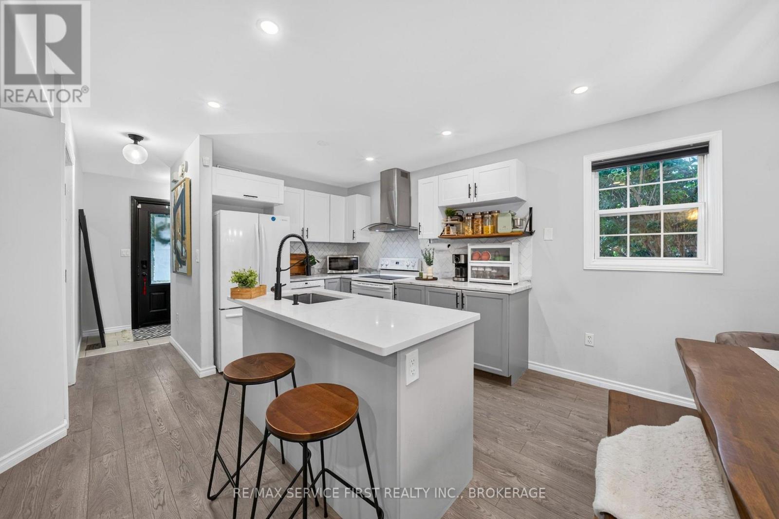 1362 THORNWOOD CRESCENT - Image 4
