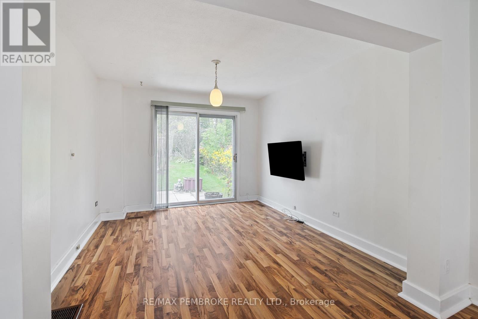 624 HAMILTON STREET W - Image 11